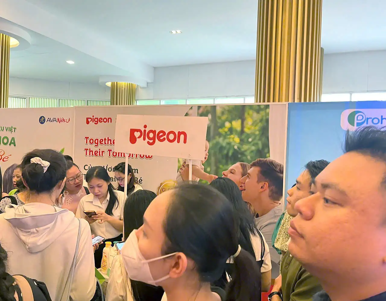 🎉 PIGEON ĐỒNG HÀNH CÙNG AVAKIDS – SALE THÁNG 8, RINH NGAY QUÀ XINH! 🎉